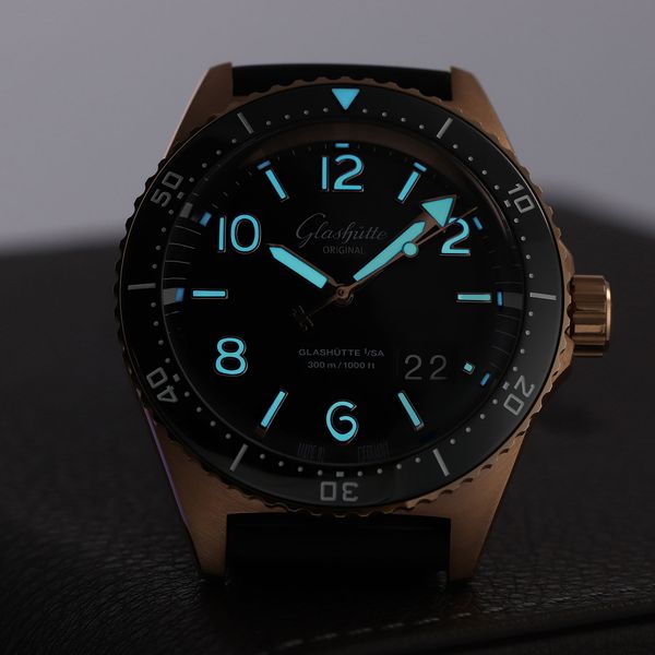 Glashutte Original SeaQ Panorama Date 1-36-13-03-90-34